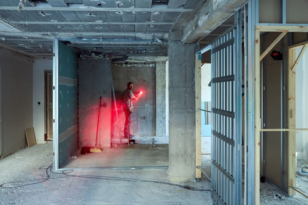 Cómo medir una habitación sin flexo